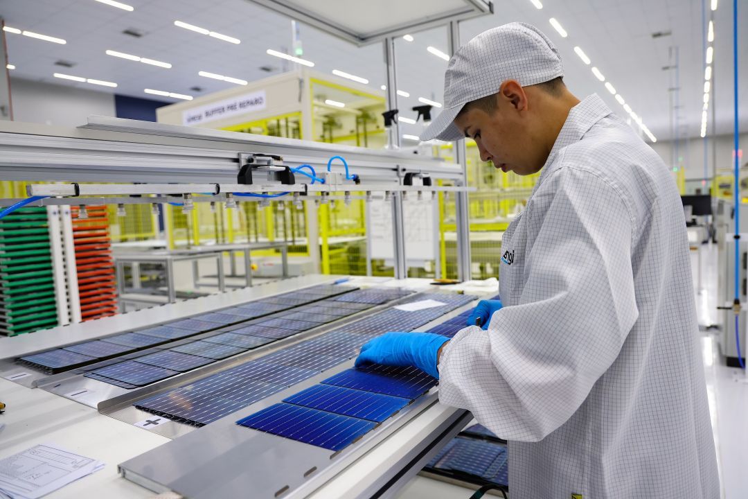 Paraná ganha maior fábrica de painéis fotovoltaicos do Brasil